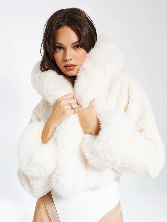 Sofia™ | Plüsch Faux Fur Mantel mit Kapuze